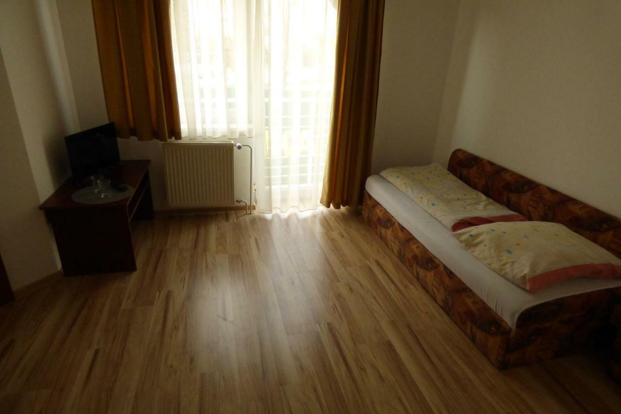 Vazinka Hotel Madunice Luaran gambar