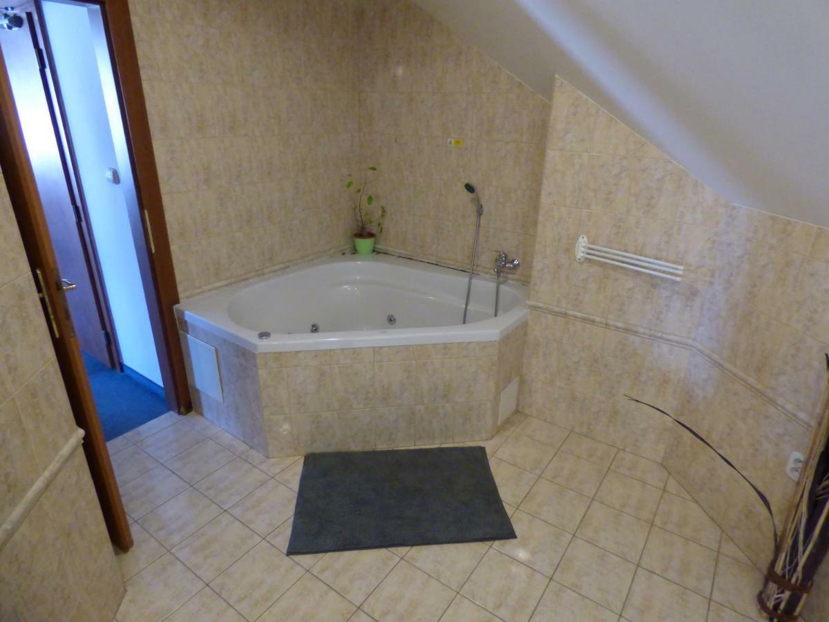 Vazinka Hotel Madunice Luaran gambar